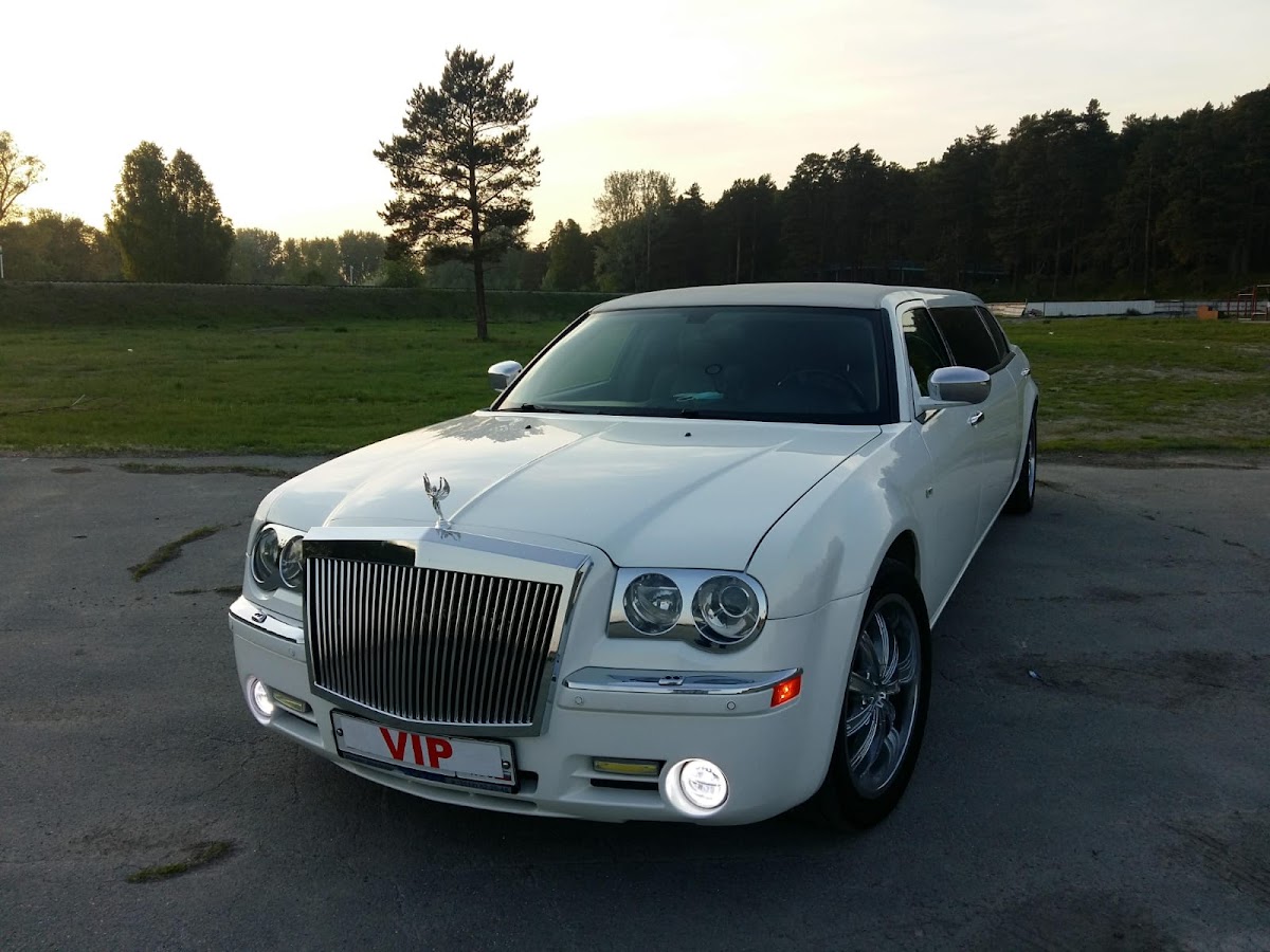 Крайслер 300С De Luxe Long