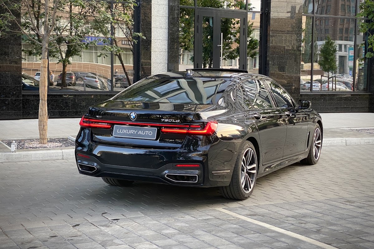 BMW 7 Series — кадр 2 из 19