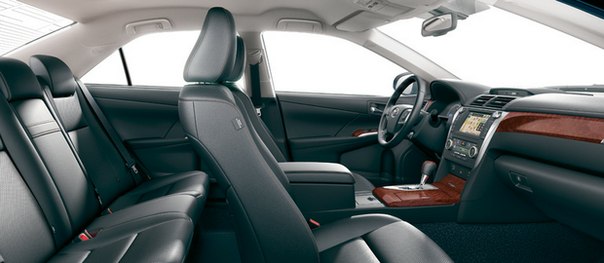 Toyota Camry — кадр 2 из 2