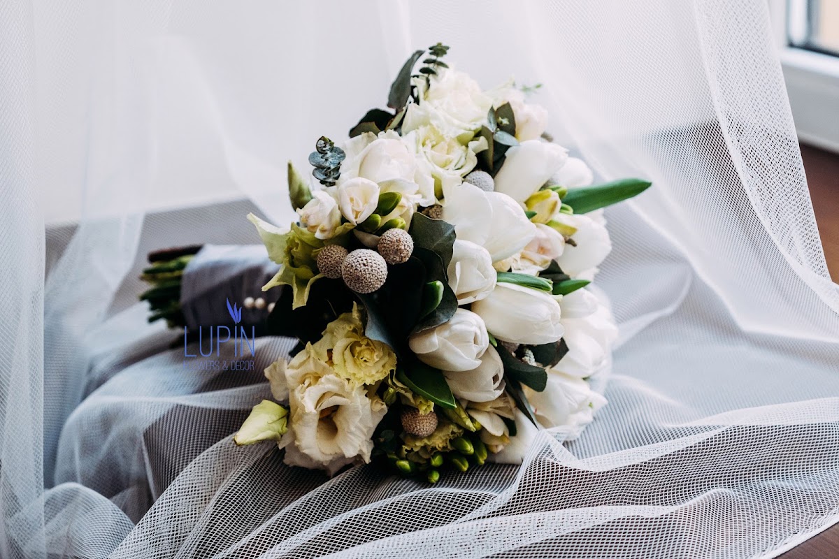 LUPIN flowers & decor