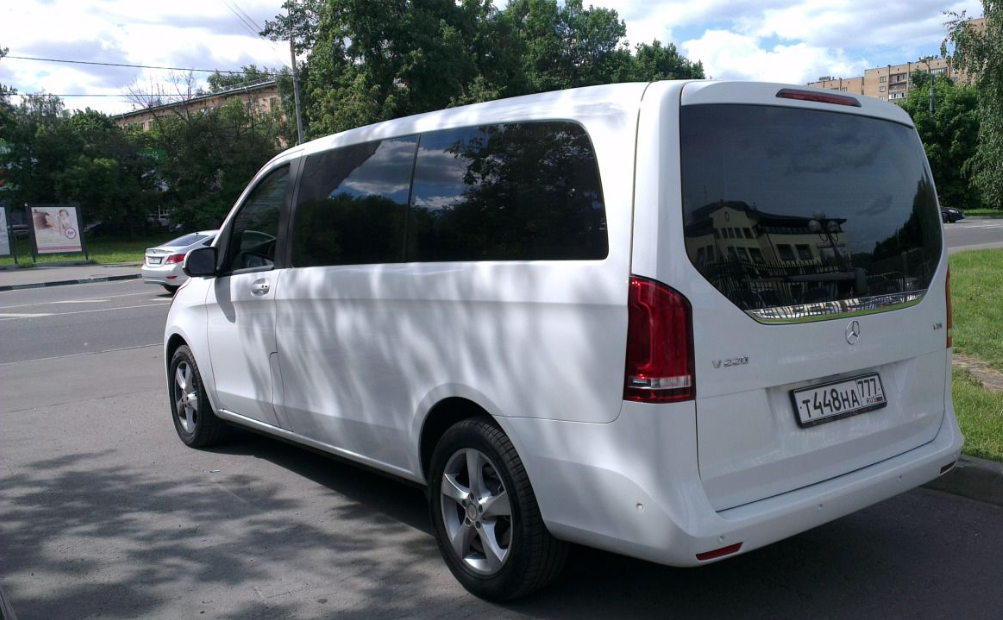 Mercedes V-class белый с черным салоном — кадр 3 из 5
