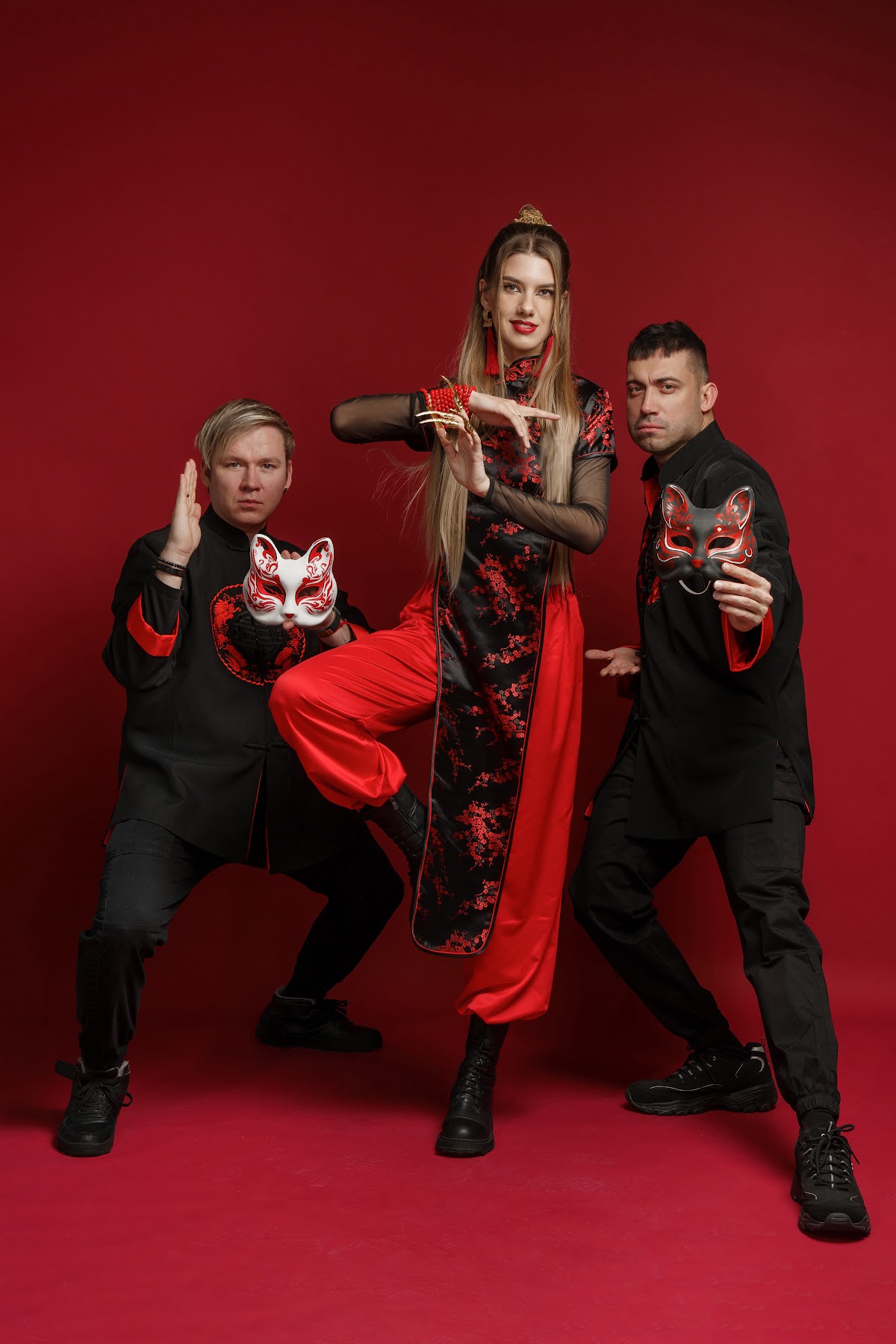 Костюмы