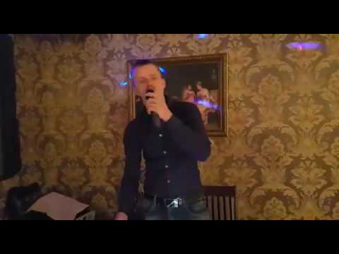 пою