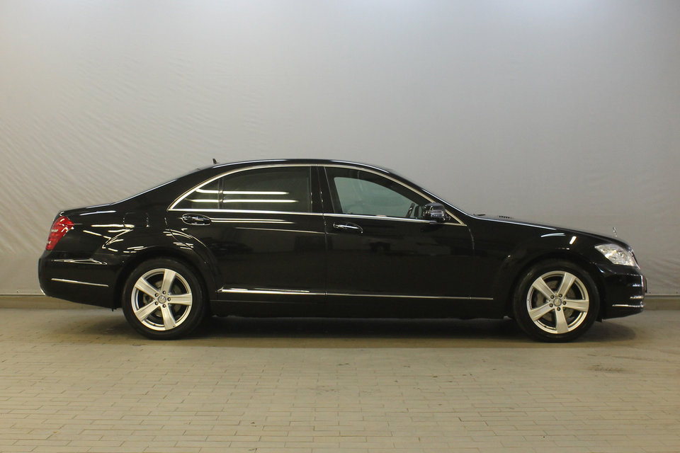 Mercedes S-221