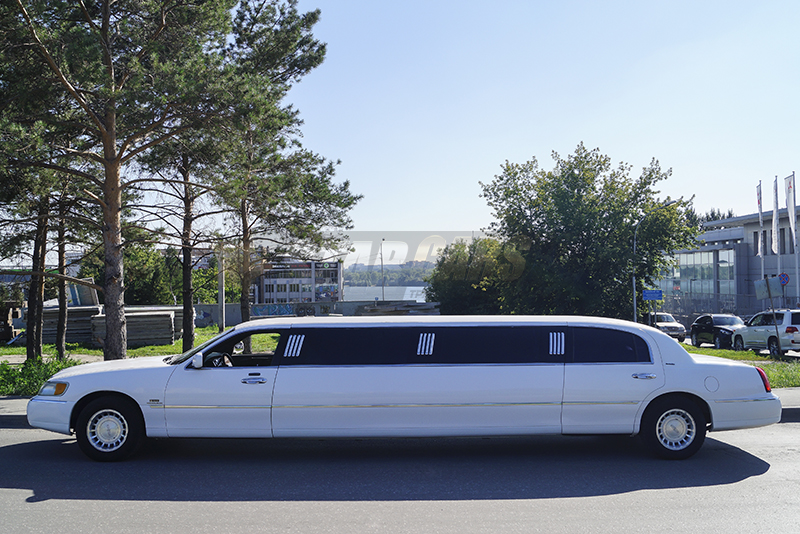 Lincoln Town Car (10 мест)