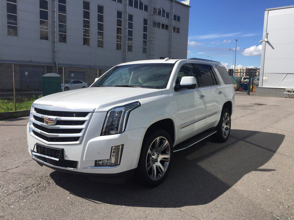 Cadillac Escalade — кадр 2 из 17