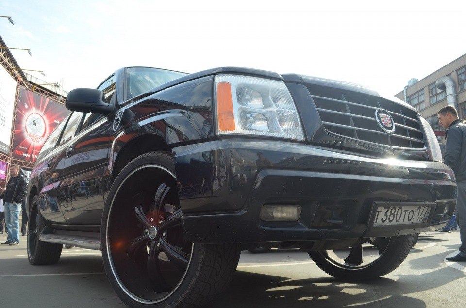 Cadillac Escalade ESV — кадр 3 из 4