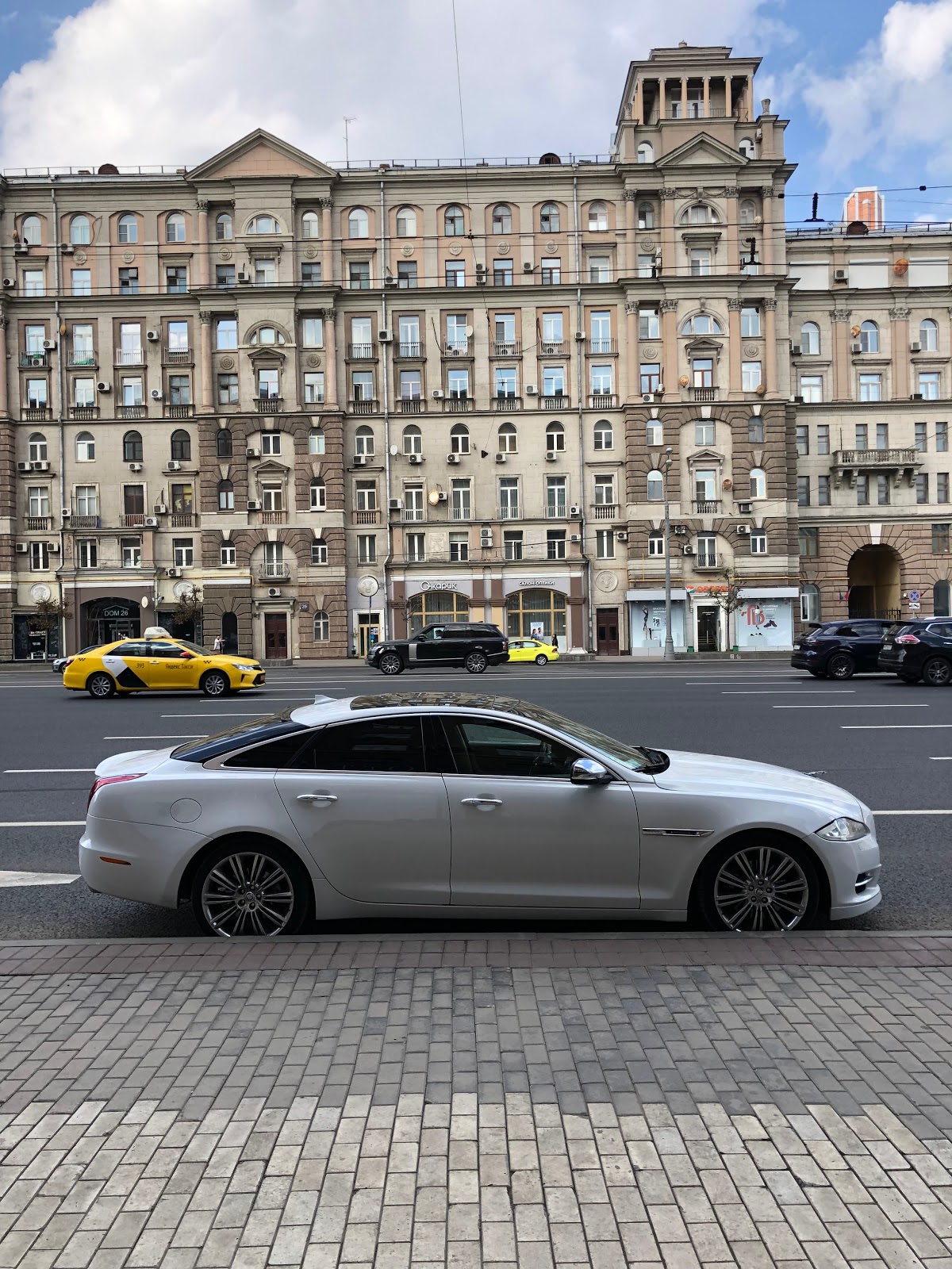 Белый JAGUAR XJ