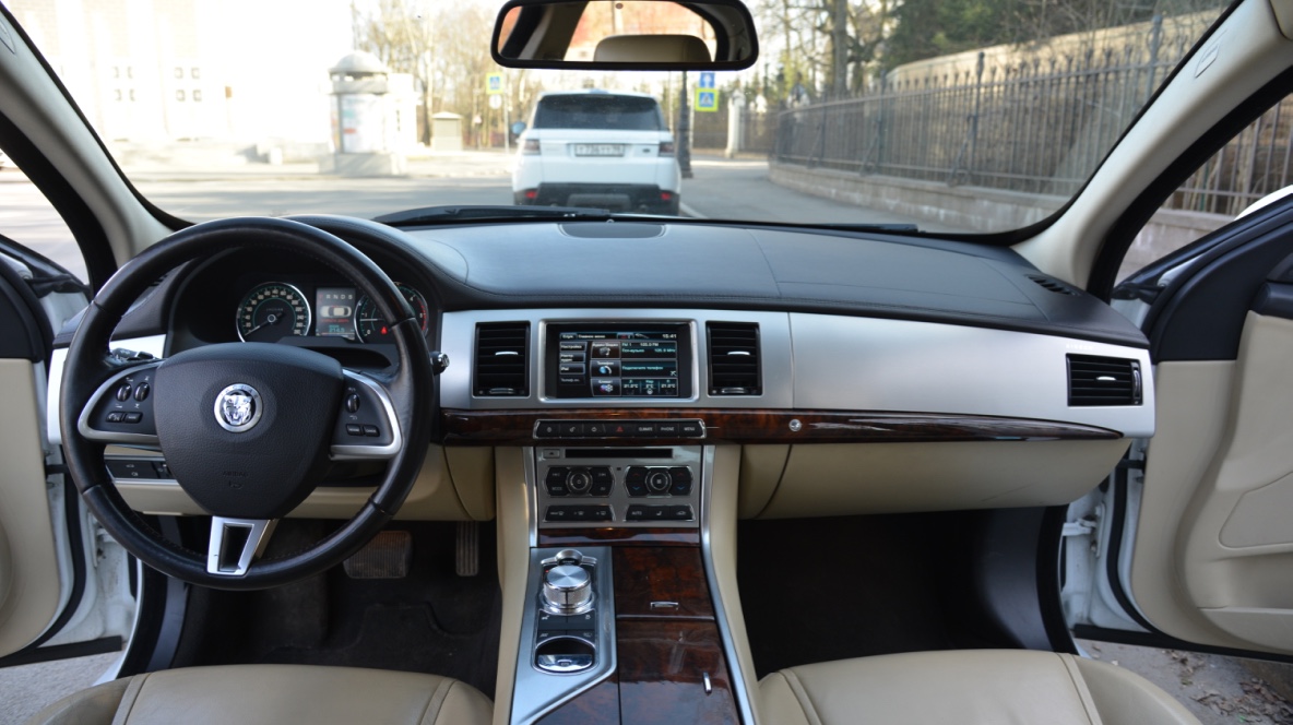 Jaguar XF