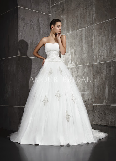 Испанские cвадебные платья Amour Bridal 2013.