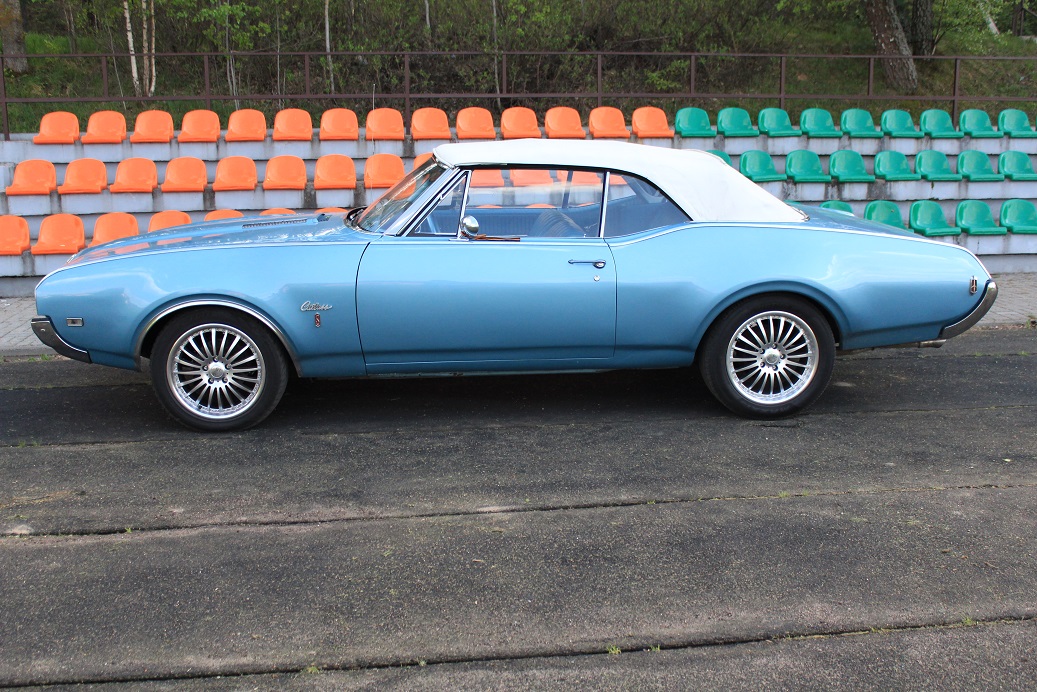 Oldsmobile Cutlass Cabrio 1968 — кадр 4 из 8