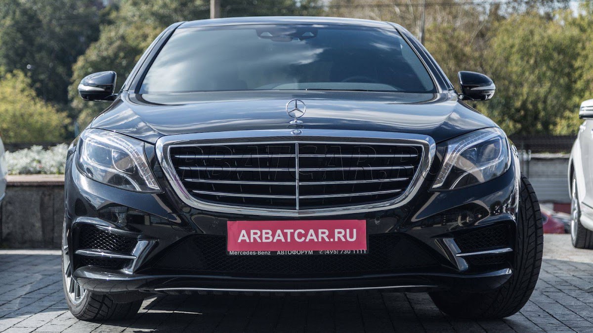 Mercedes S500 (w222 черный на светлом салоне — кадр 2 из 8