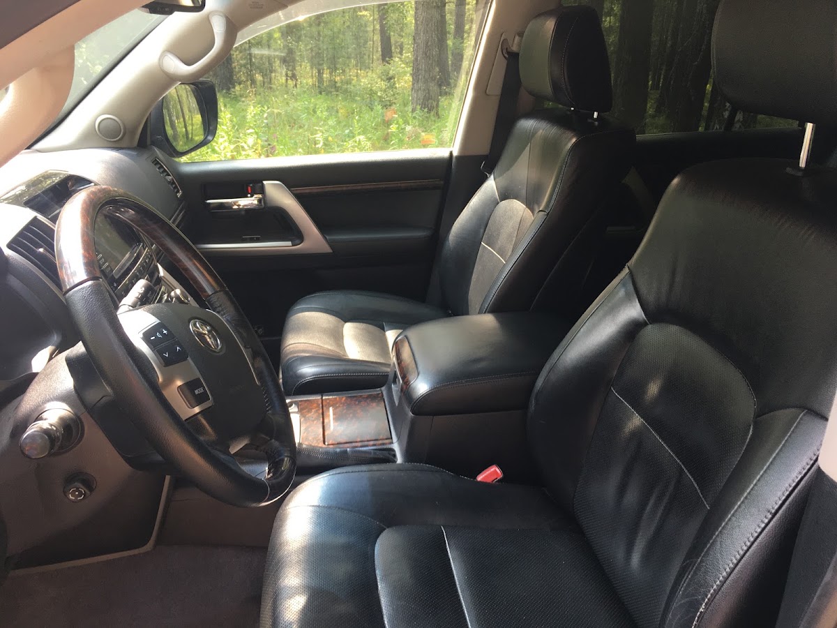 Toyota Land Cruiser 200
