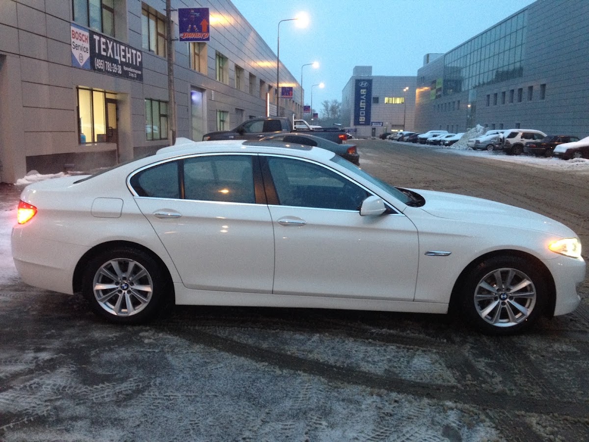 BMW 530 (F10) белый с бежевым салоном