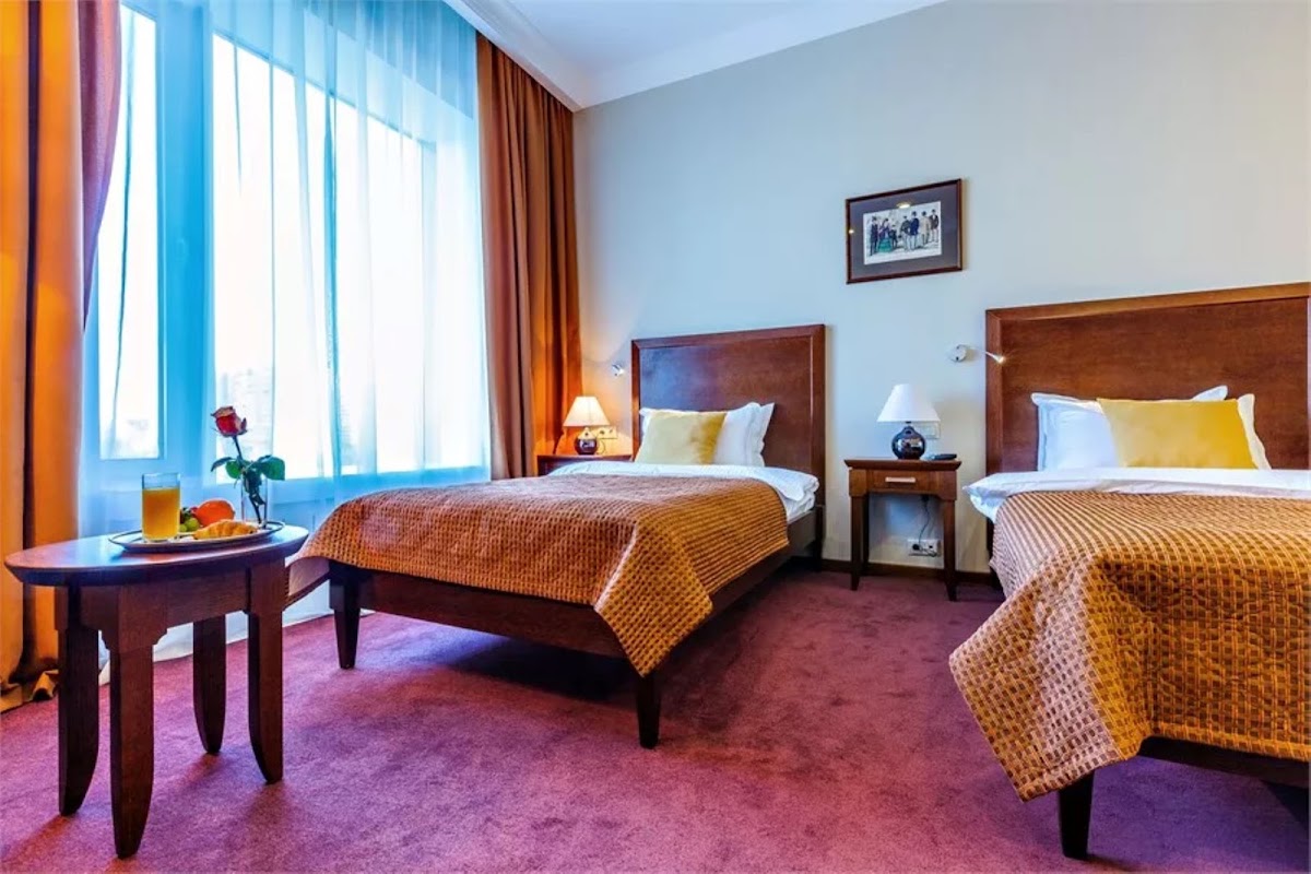 РАЙКИН PLAZA HOTEL — кадр 2 из 86