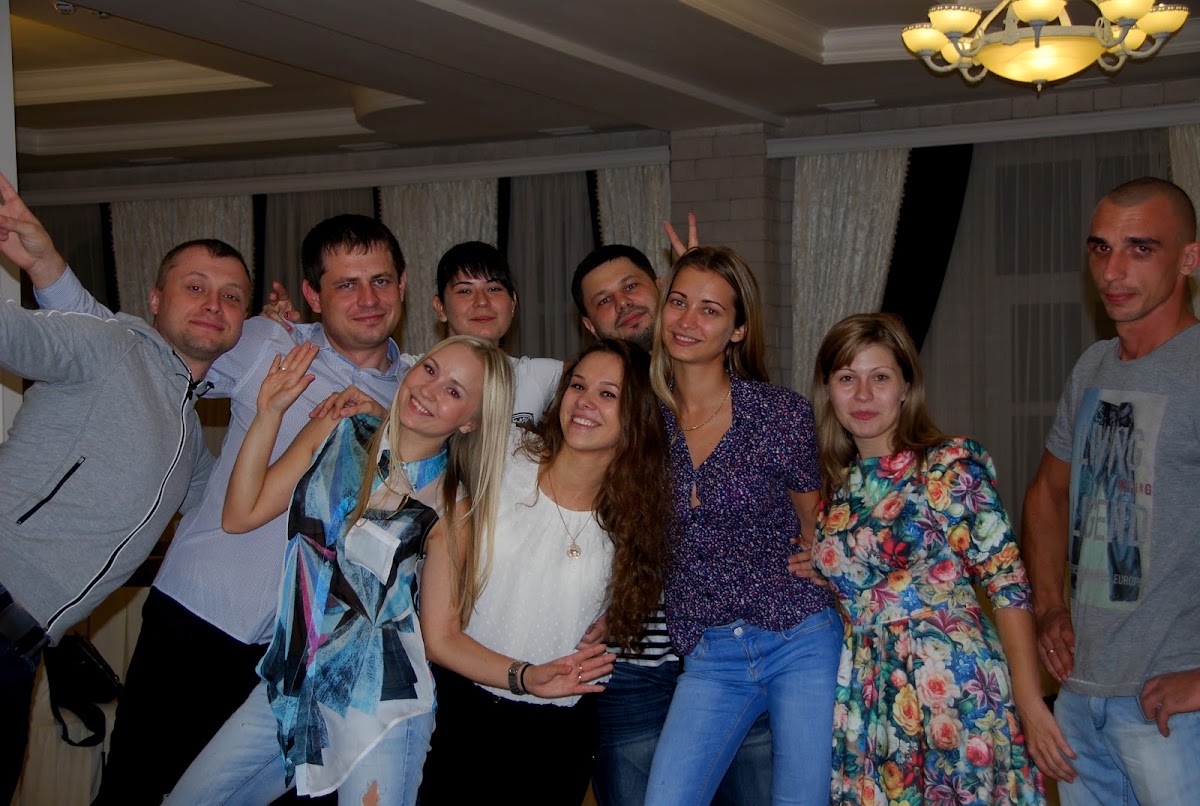 танец с друзьями