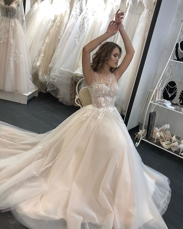 Свадебное платье — кадр 2 из 4