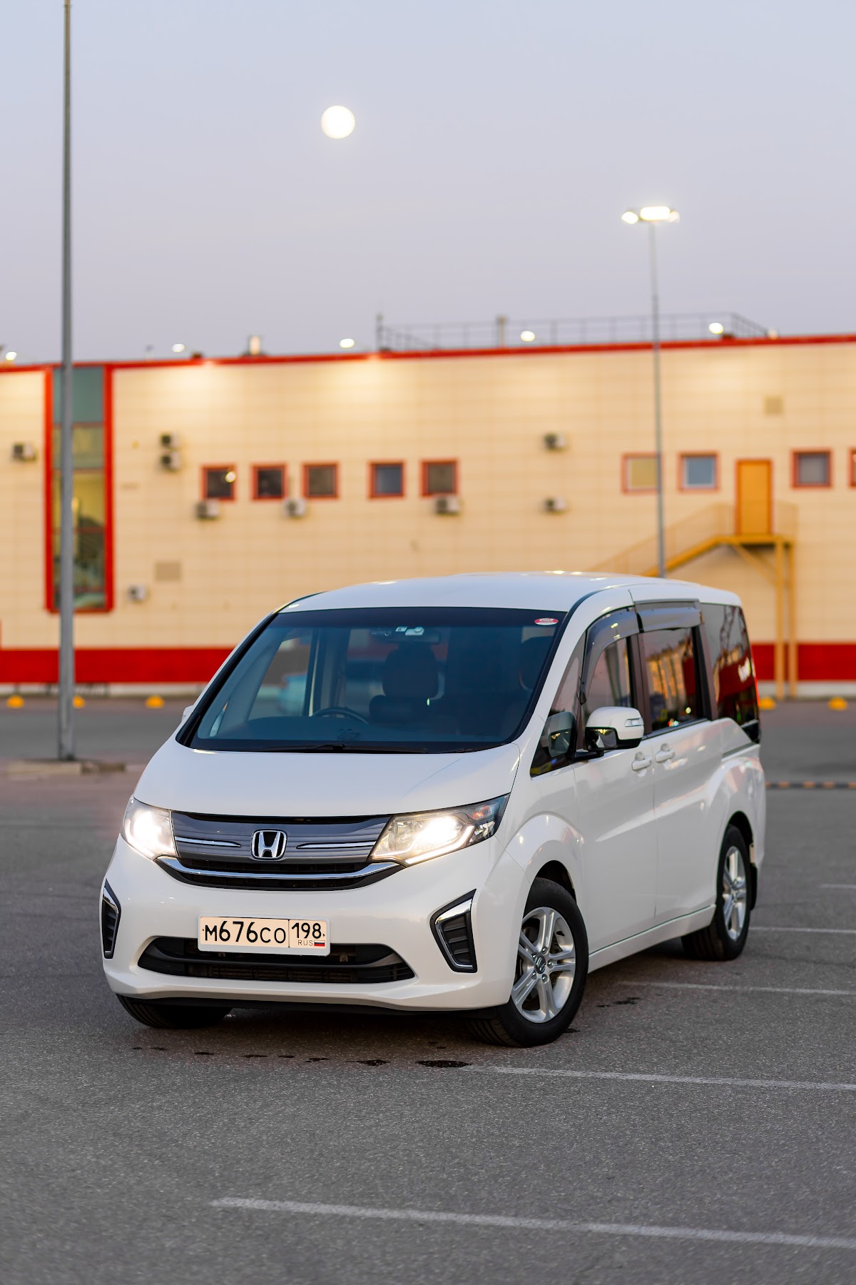 Минивэн Honda Stepwgn