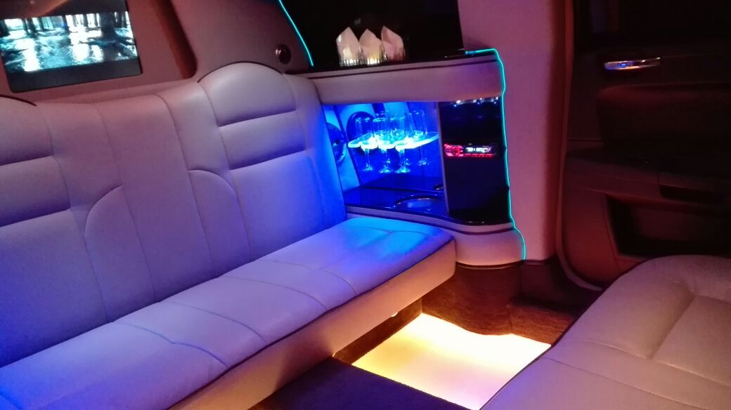Crysler 300C в стиле RR (6+1 место) — кадр 3 из 8