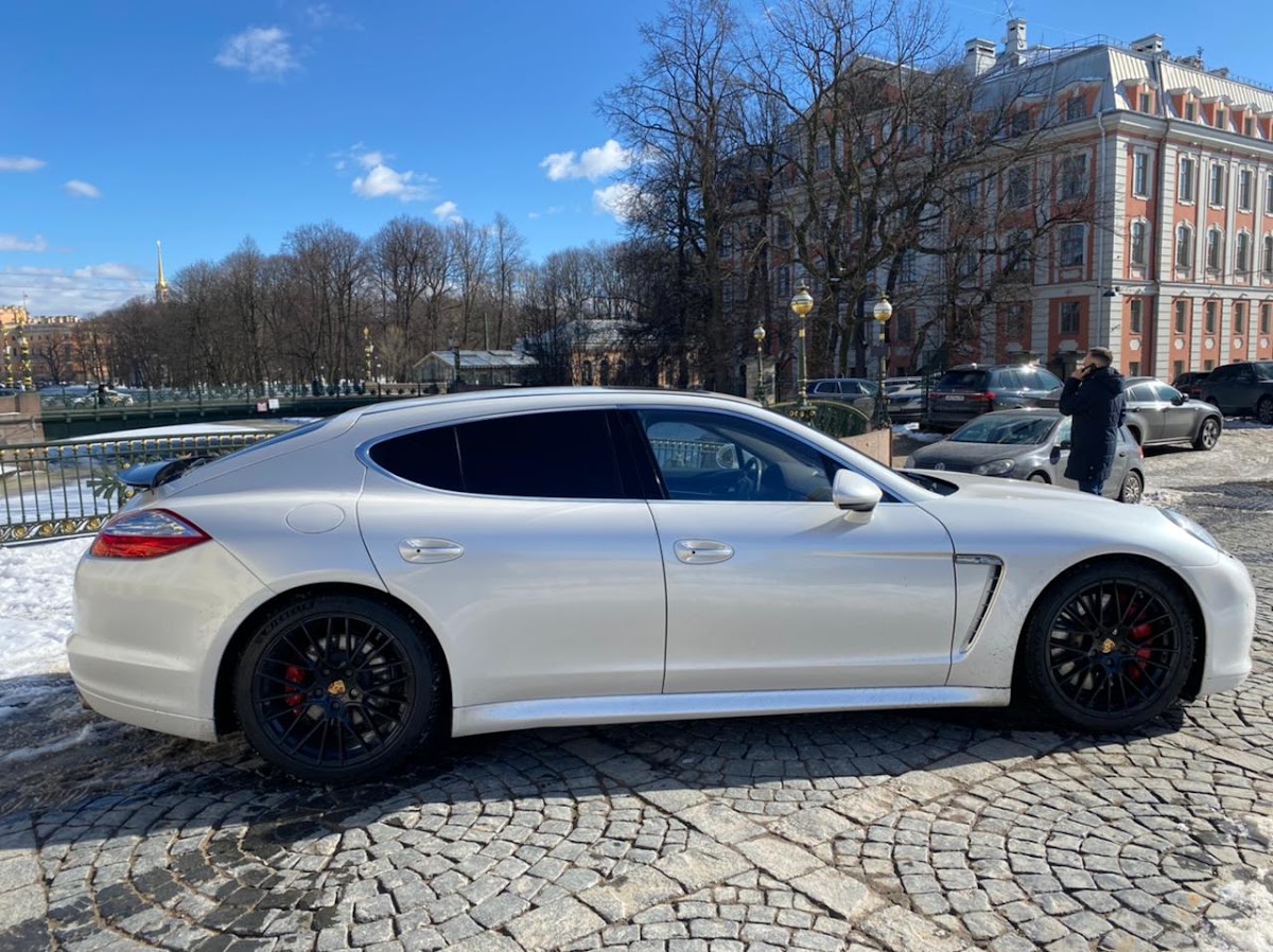 Porshe Panamera — кадр 2 из 8