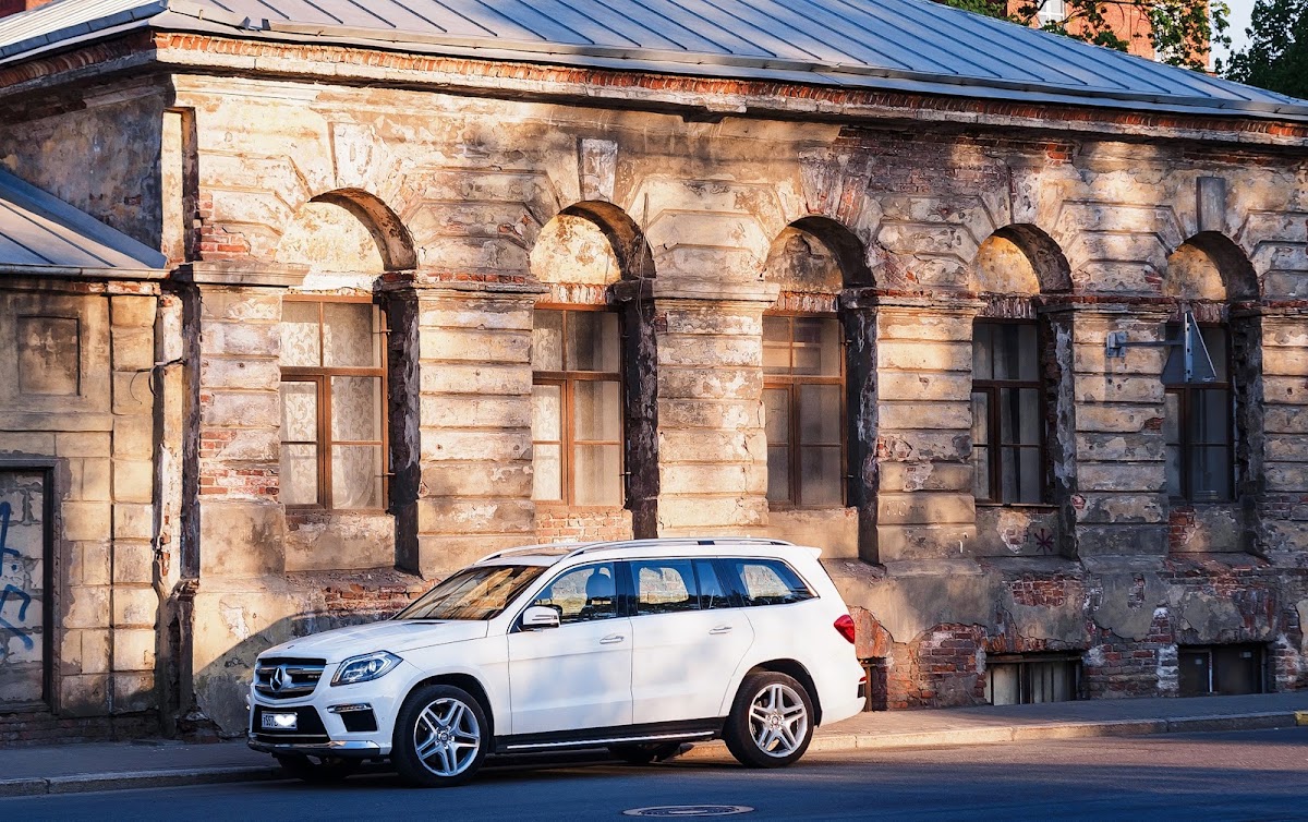Mercedes White GL