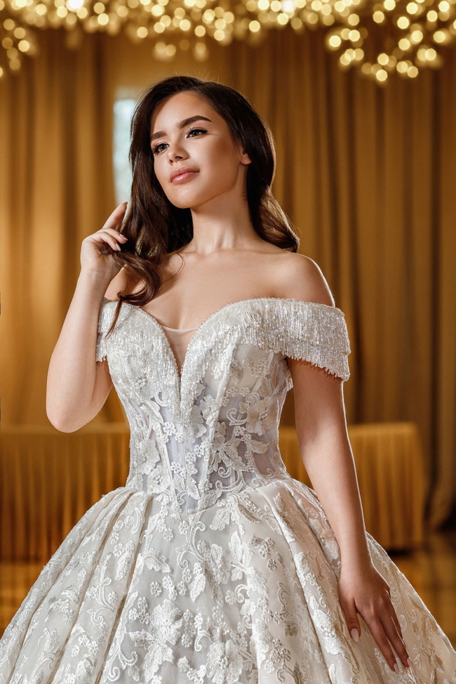 Свадебное платье — кадр 3 из 3