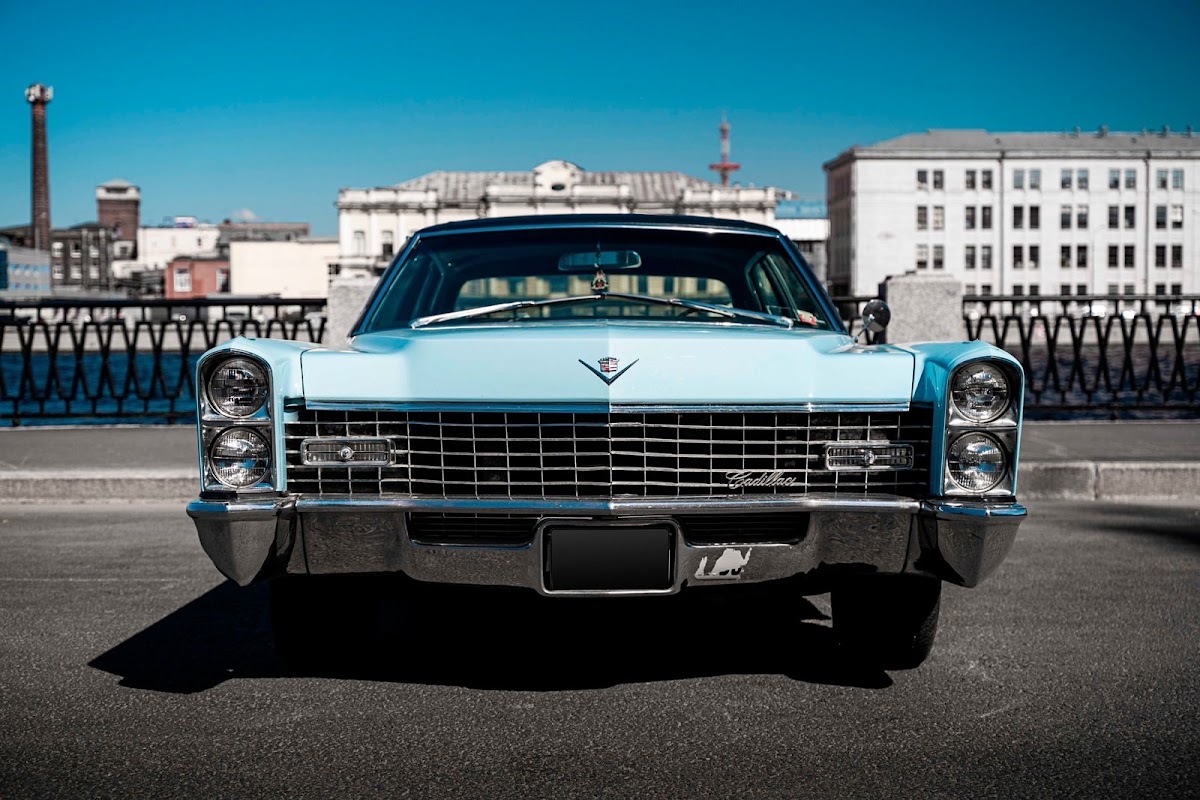 Cadillac De Ville (blue) — кадр 4 из 13