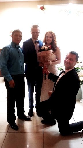 С МОЛОДОЖЁНАМИ