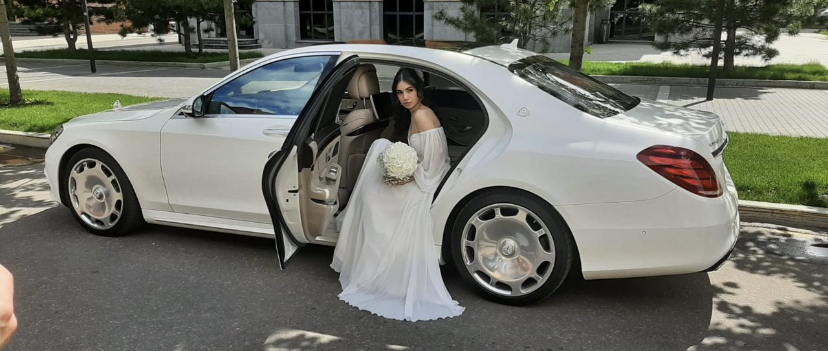 Maybach S500 белого цвета — кадр 3 из 7