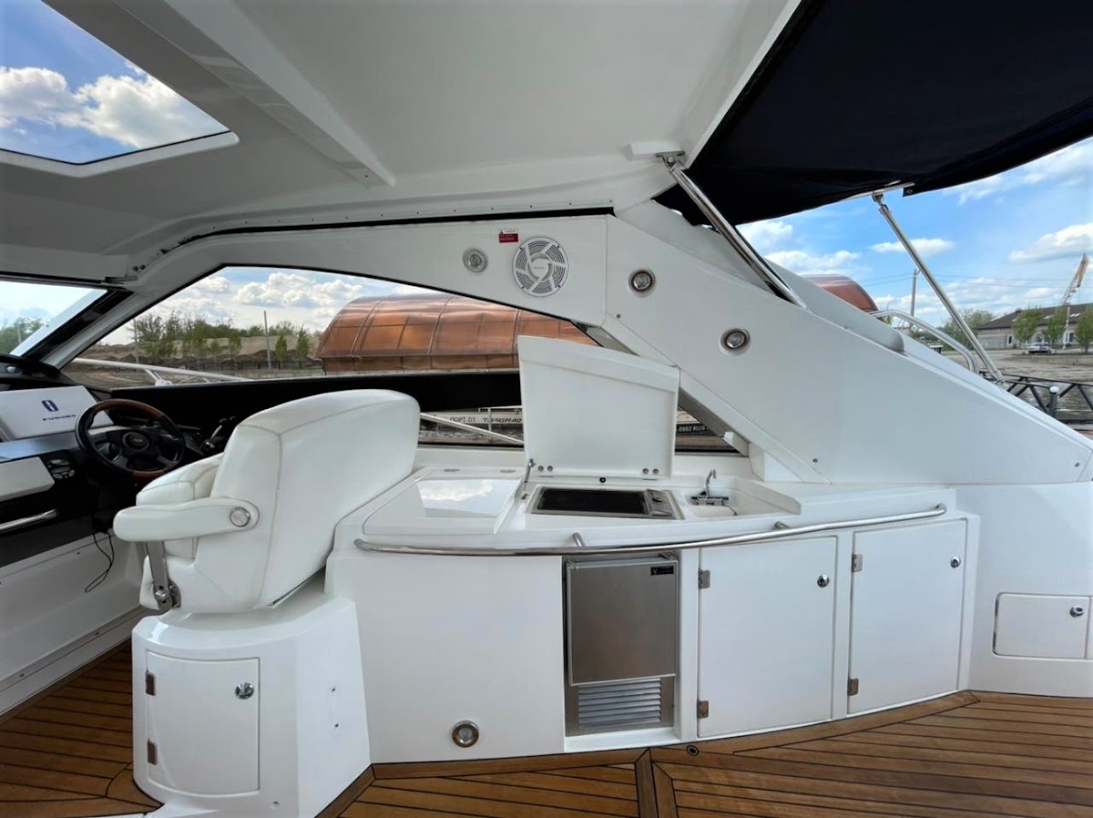 Яхта "Sunseeker Portofino 53"