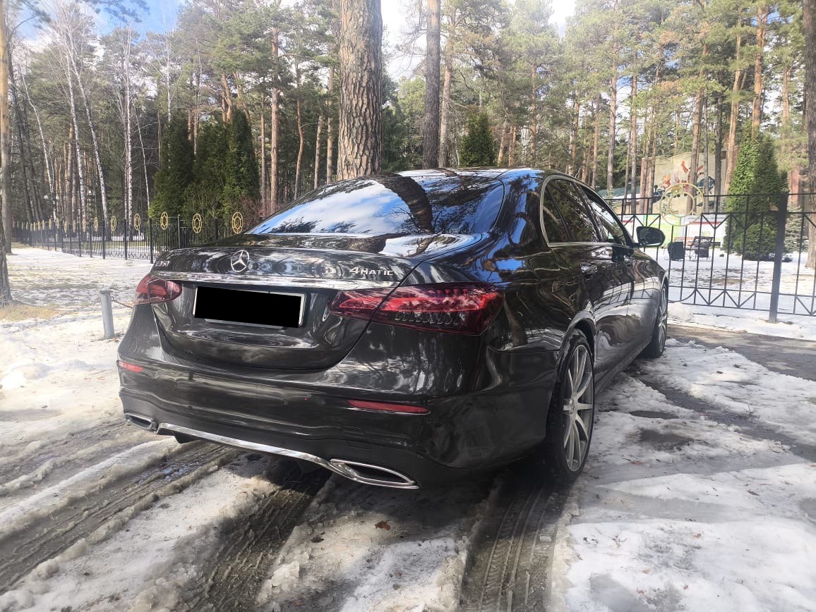 Mercedes E-Class — кадр 4 из 6