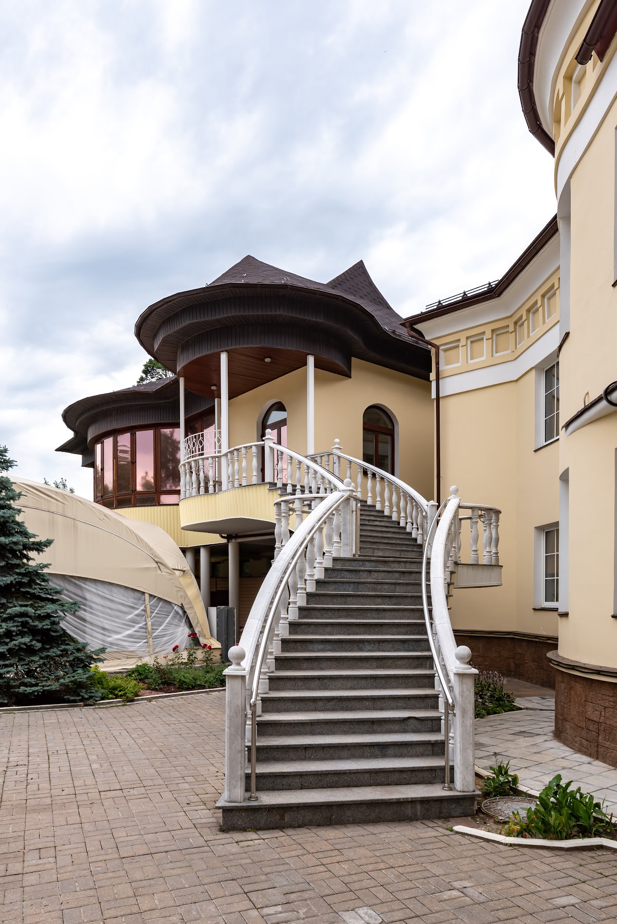 Дворянское гнездо — кадр 3 из 187