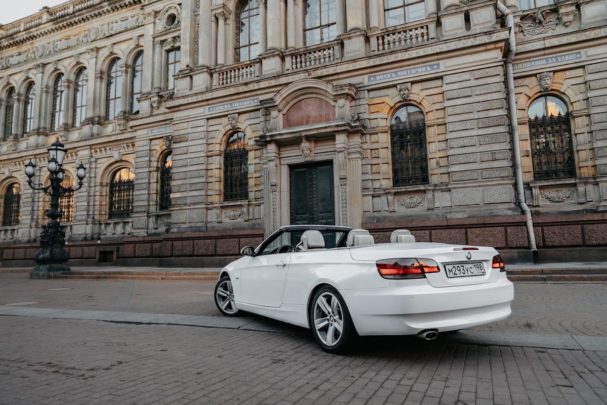 Кабриолет BMW белый салон