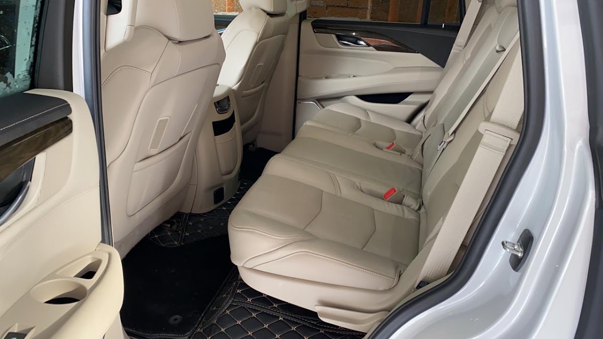 Cadillac Escalade 4