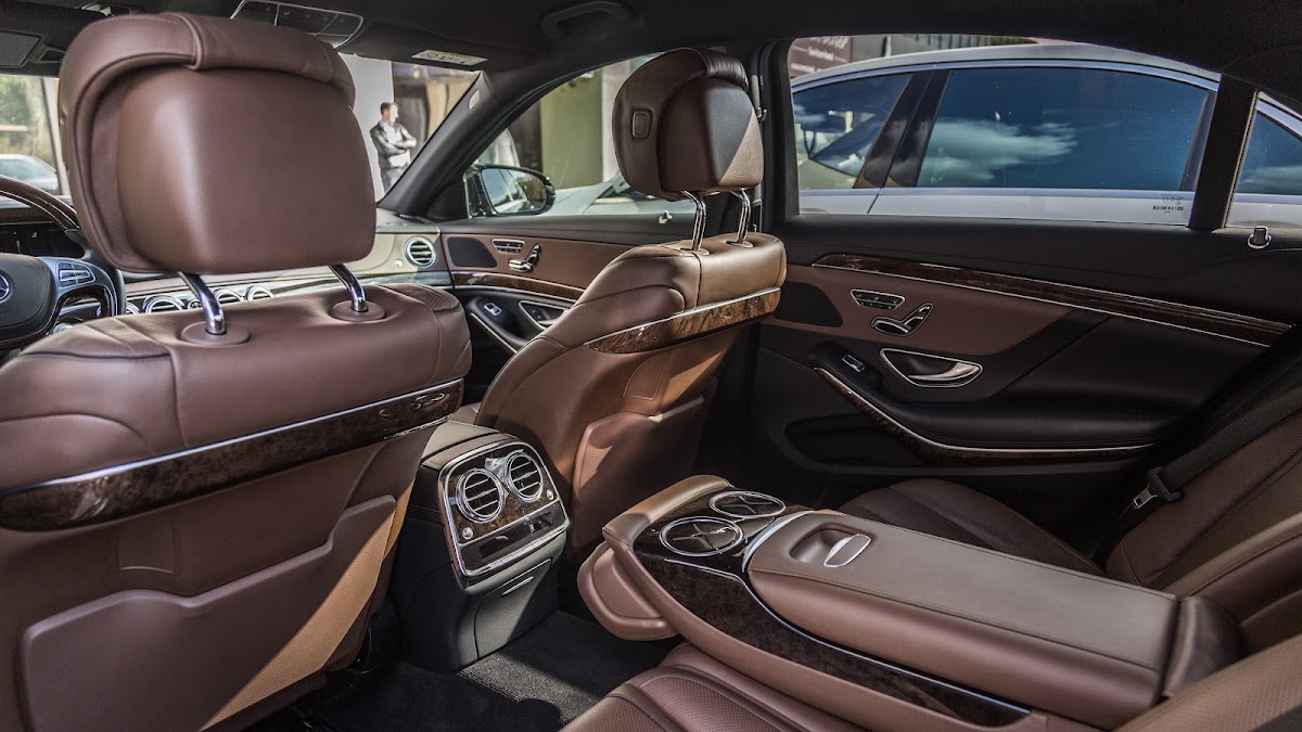 Mercedes S500 (w222) черный на темном салоне