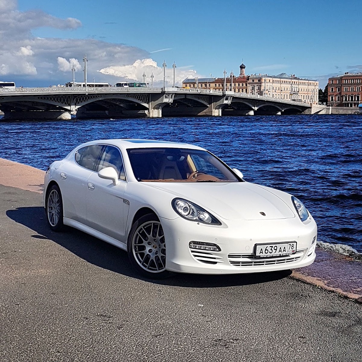 Porsche Panamera Luxury Edition — кадр 3 из 17