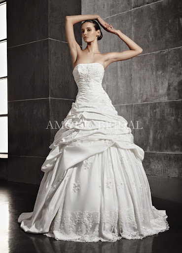 Испанские cвадебные платья Amour Bridal 2013.