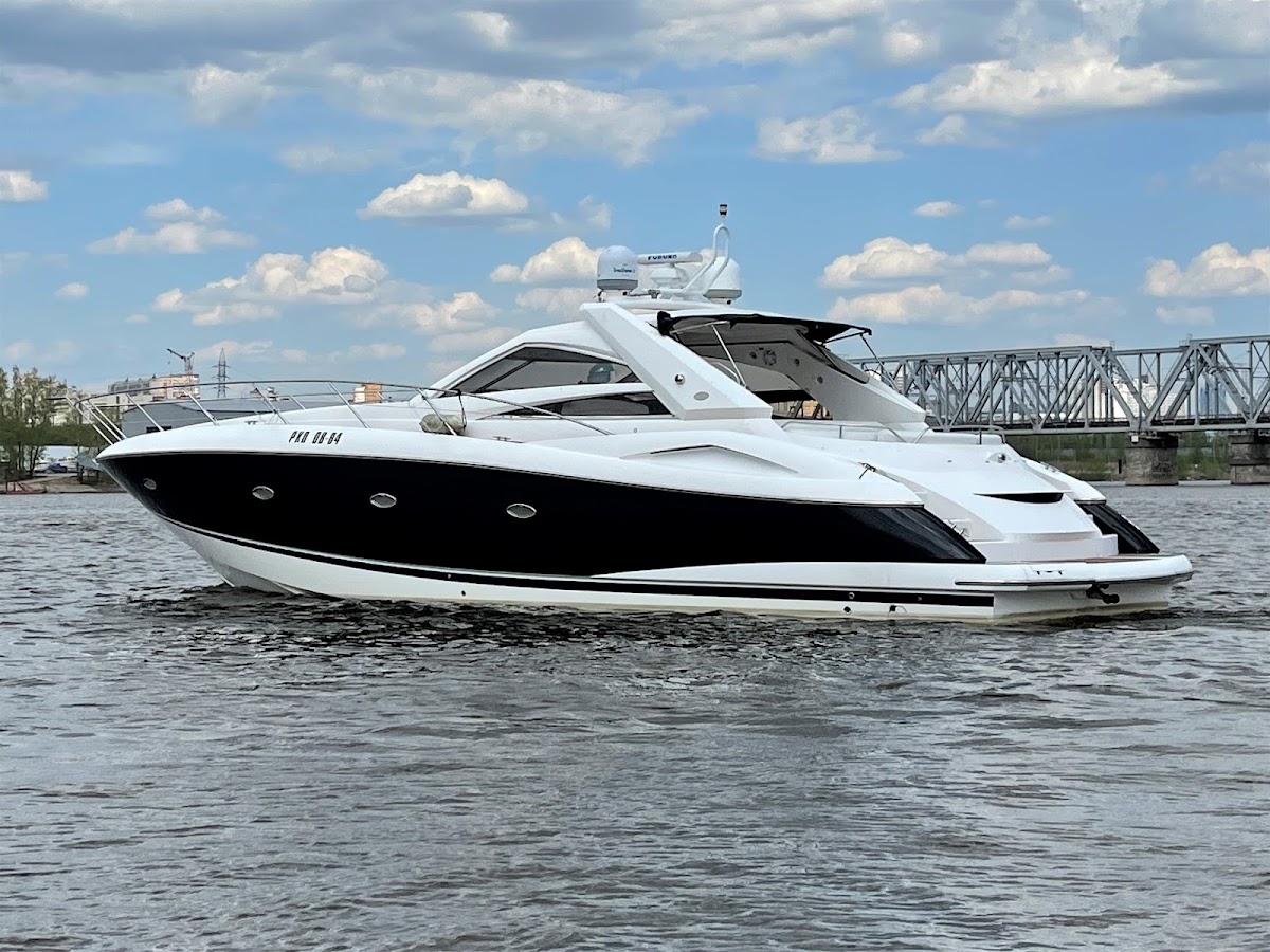 Яхта "Sunseeker Portofino 53"