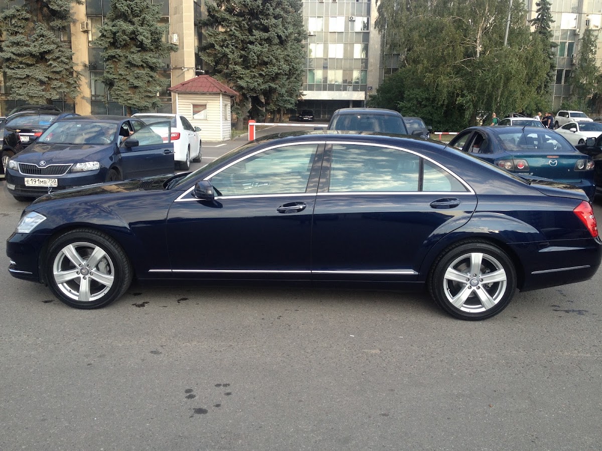 Mercedes-Benz S-class W221