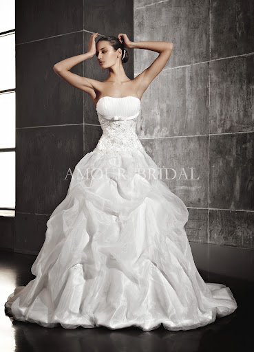 Испанские cвадебные платья Amour Bridal 2013.