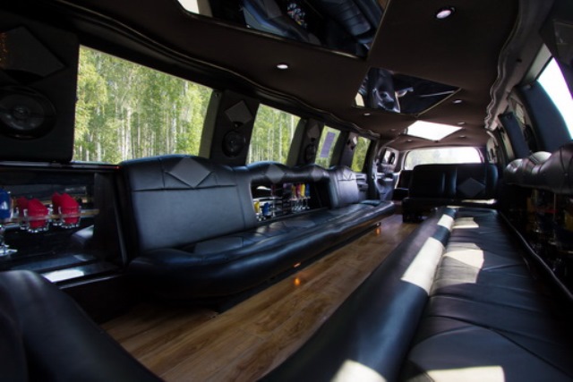 Ford Excursion на 26 персон — кадр 3 из 4