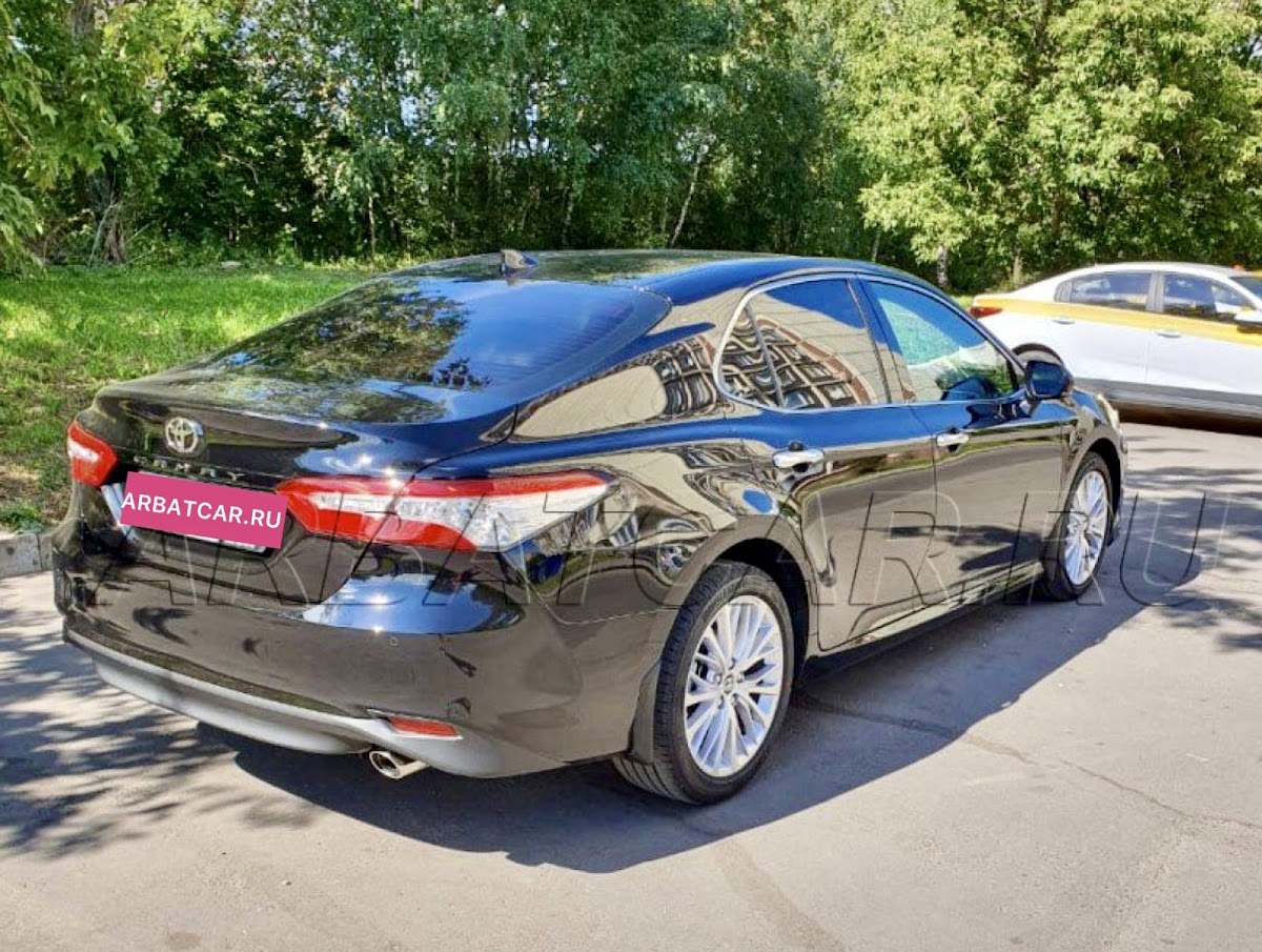Toyota Camry черный на темном салоне — кадр 2 из 4