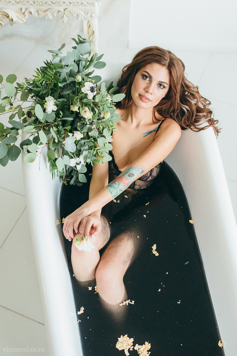 Black and Gold Evening Bride Boudoir