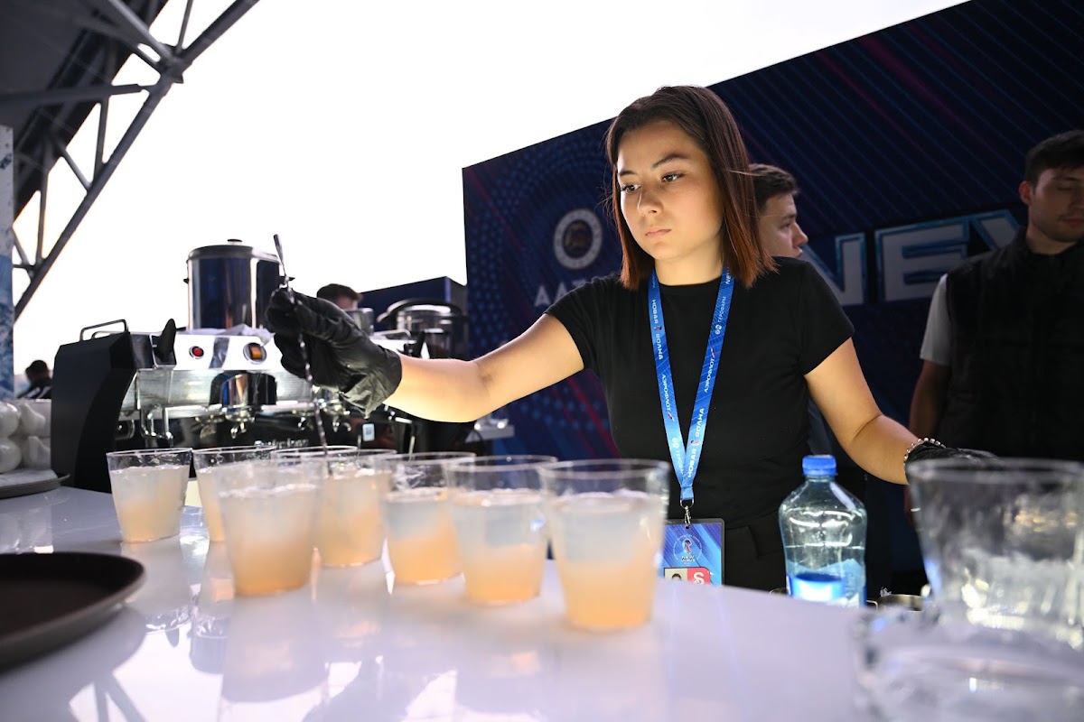 The Bar — кадр 2 из 7