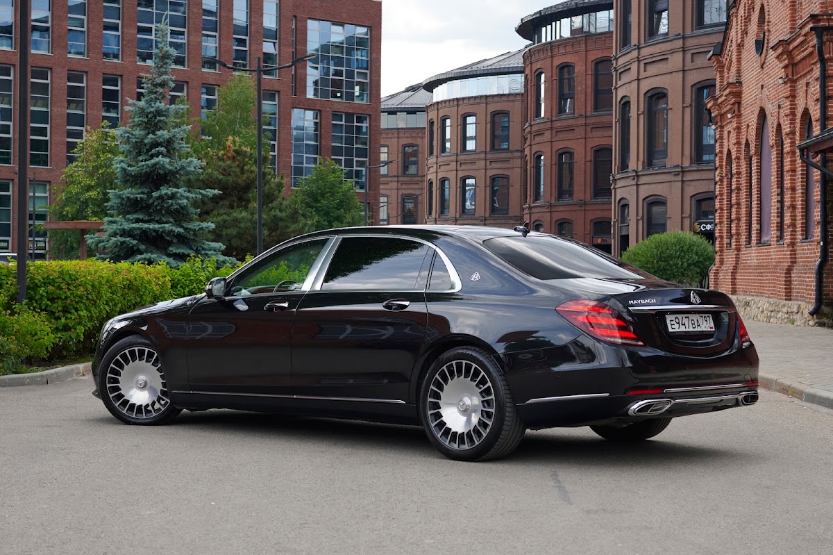 Mercedes-Benz Maybach 222 рестайлинг с светлым салоном