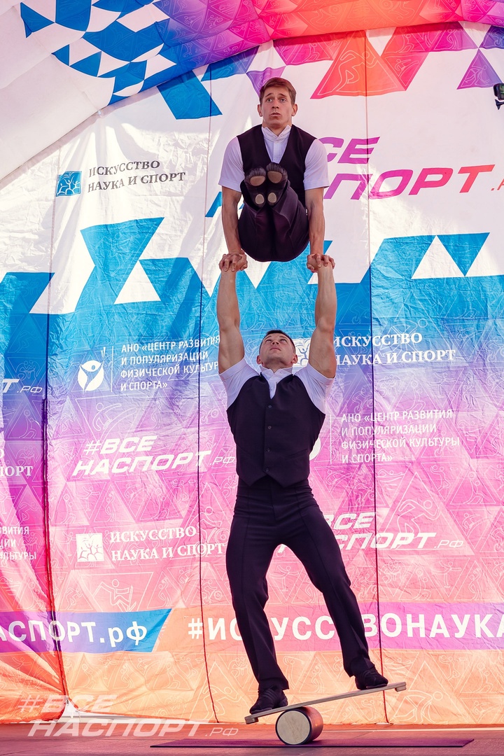 Акробатическое шоу "Strong Acrobatics"
