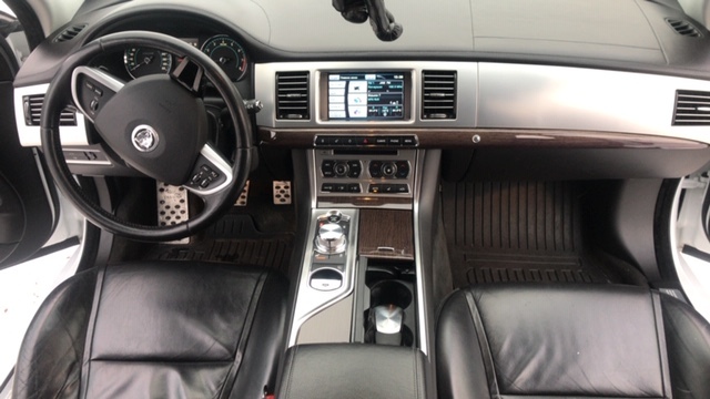 Jaguar XF — кадр 3 из 3