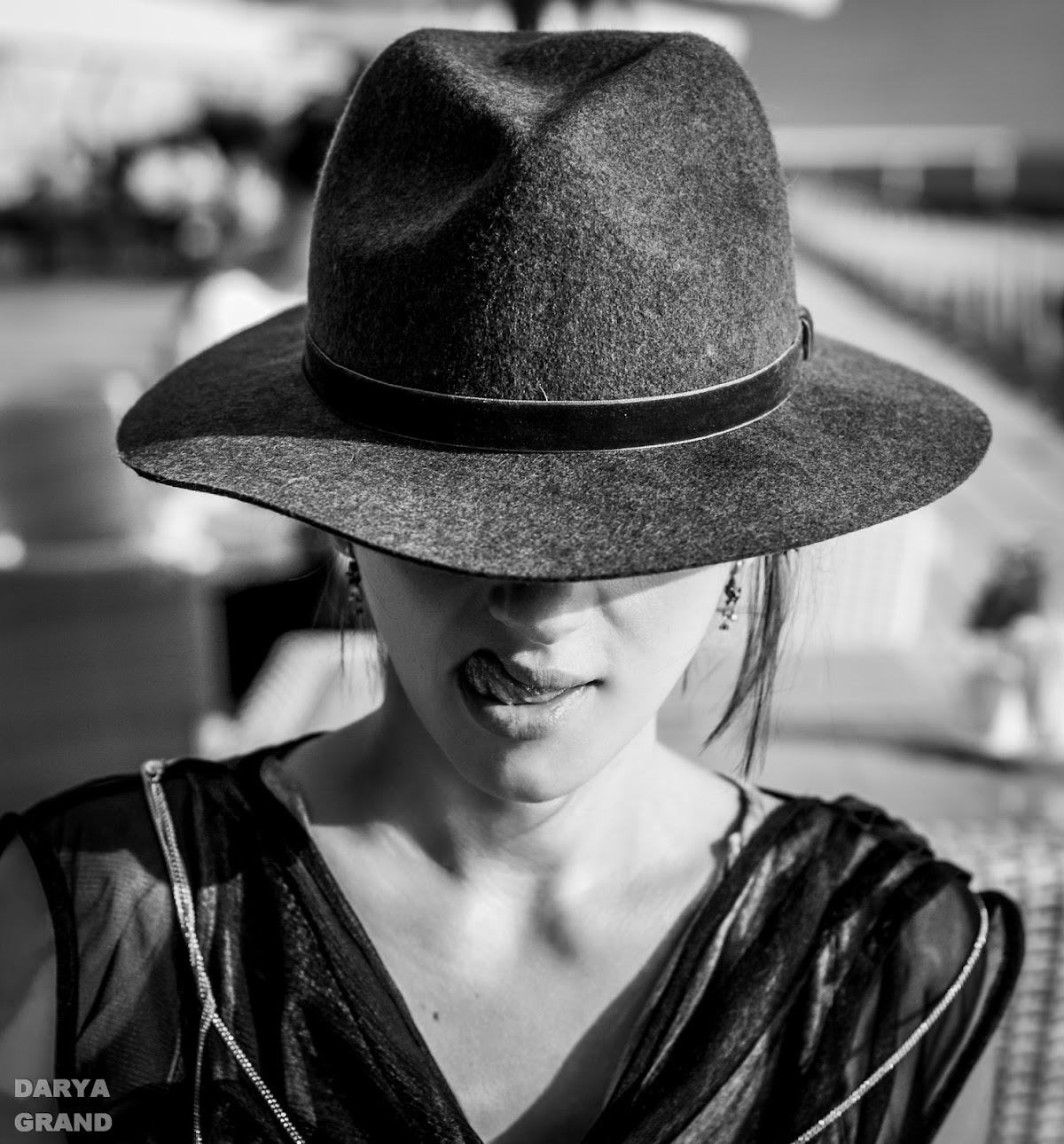 B/W