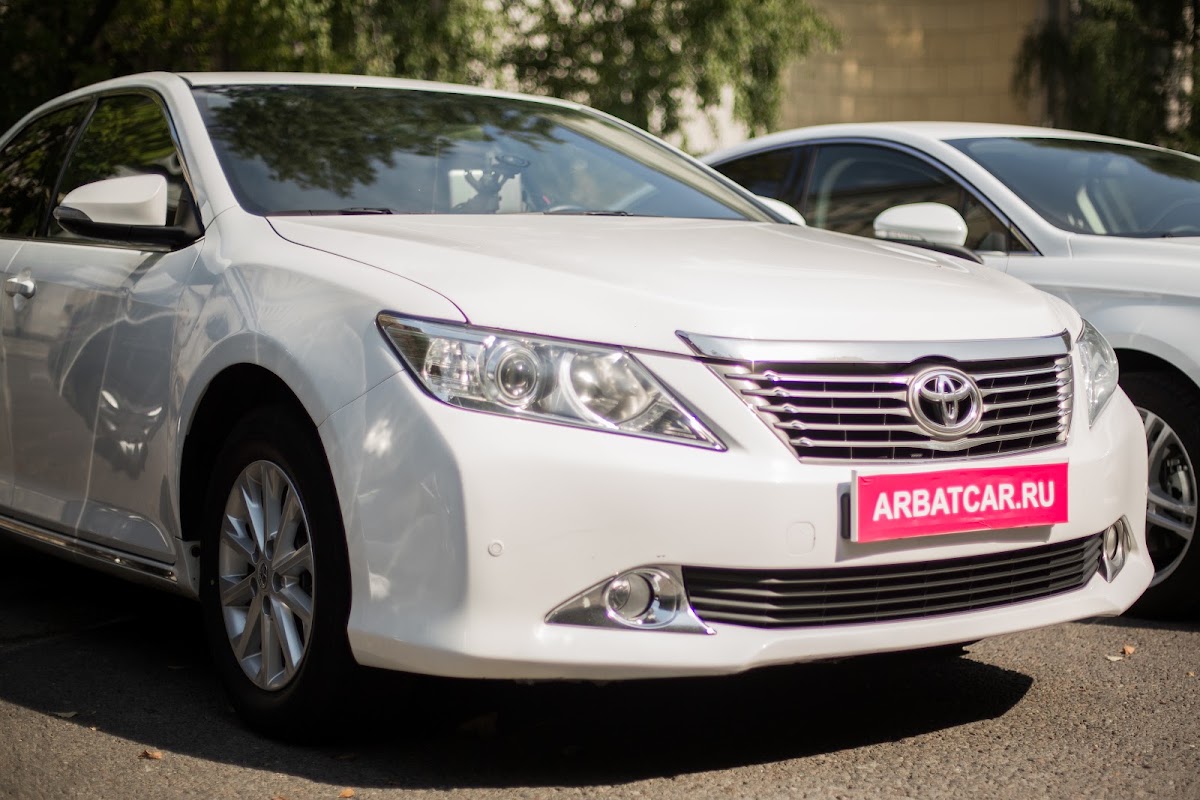Toyota Camry белый на светлом салоне — кадр 4 из 6