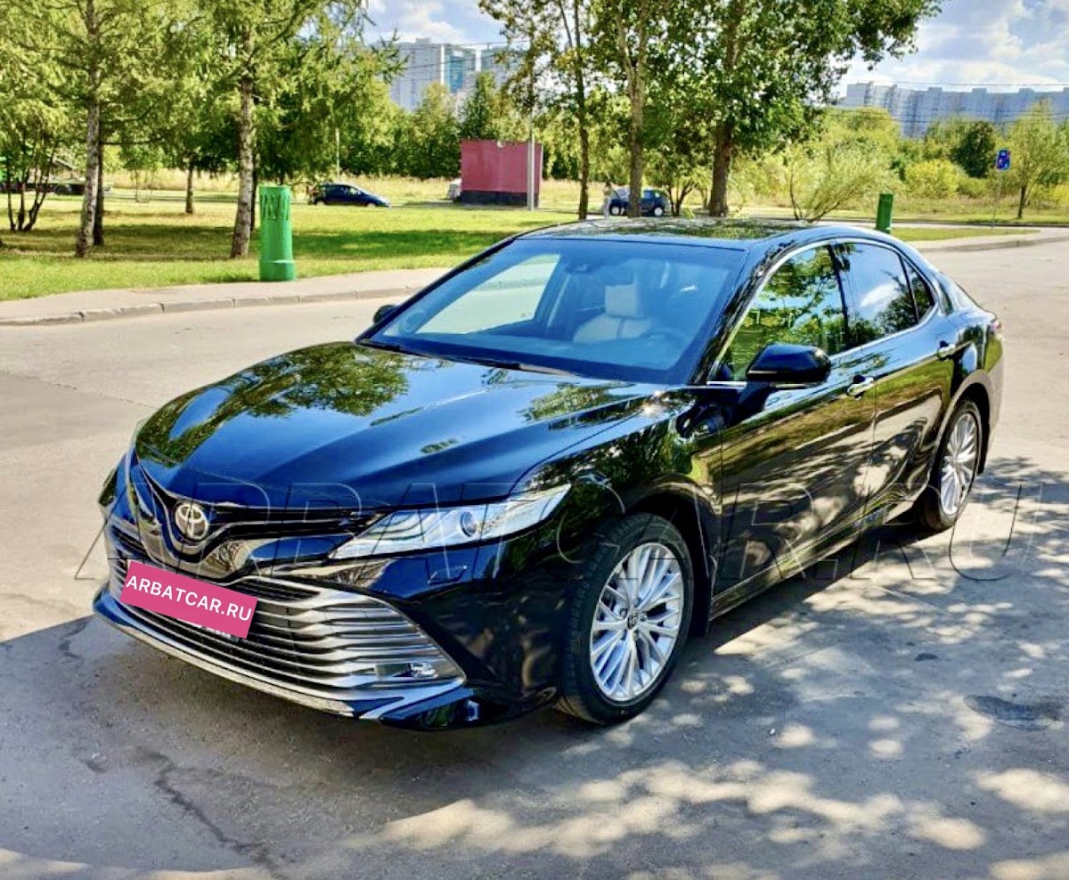 Toyota Camry черный на темном салоне — кадр 3 из 4